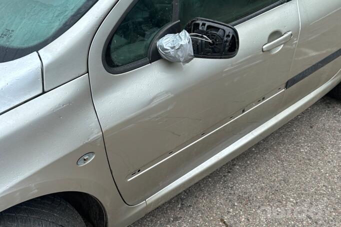 Peugeot 307 1 generation [restyling] Hatchback 5-doors