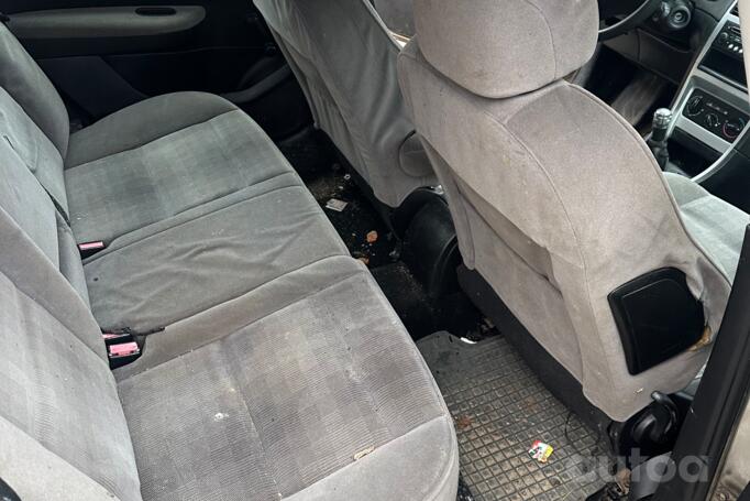 Peugeot 307 1 generation [restyling] Hatchback 5-doors