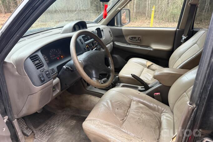 Mitsubishi Pajero Sport 1 generation SUV