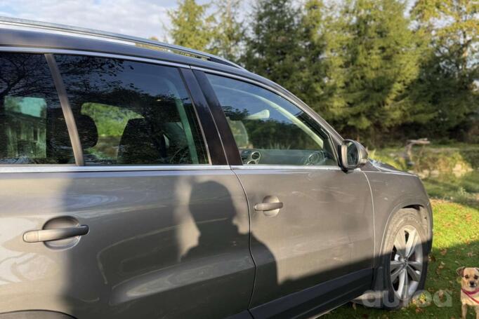 Volkswagen Tiguan 1 generation Crossover