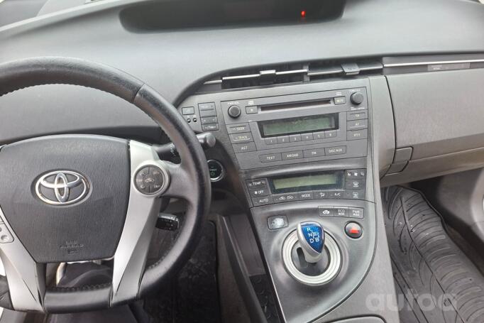 Toyota Prius 3 generation Hatchback 5-doors