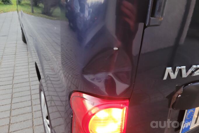 Nissan NV200 1 generation Combi minivan