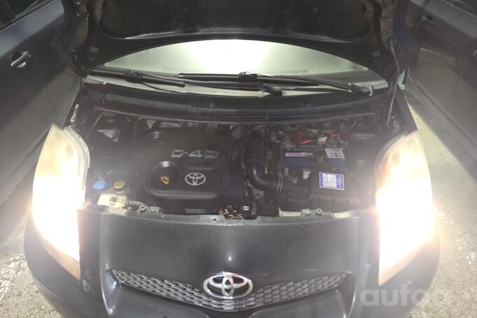 Toyota Yaris 2 generation
