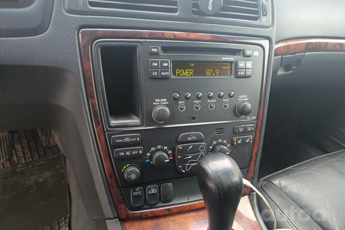 Volvo V70 2 generation R wagon 5-doors