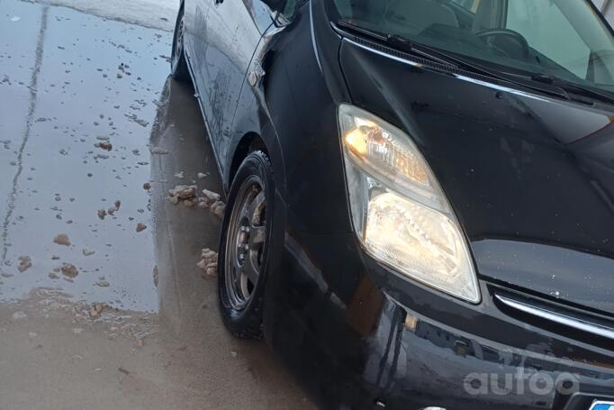 Toyota Prius 2 generation Hatchback