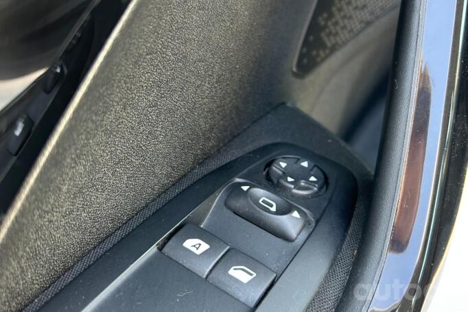 Peugeot 208 1 generation Hatchback 5-doors