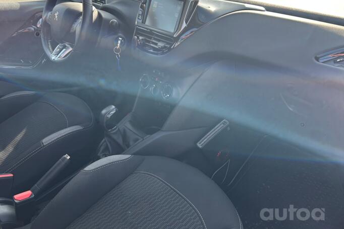 Peugeot 208 1 generation Hatchback 5-doors