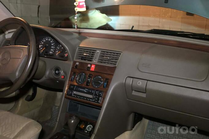 Mercedes-Benz C-Class W202/S202 Sedan