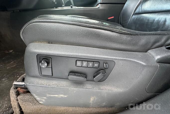 Volkswagen Touareg 1 generation Crossover