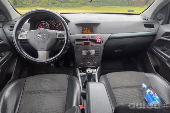 Opel Astra H Hatchback
