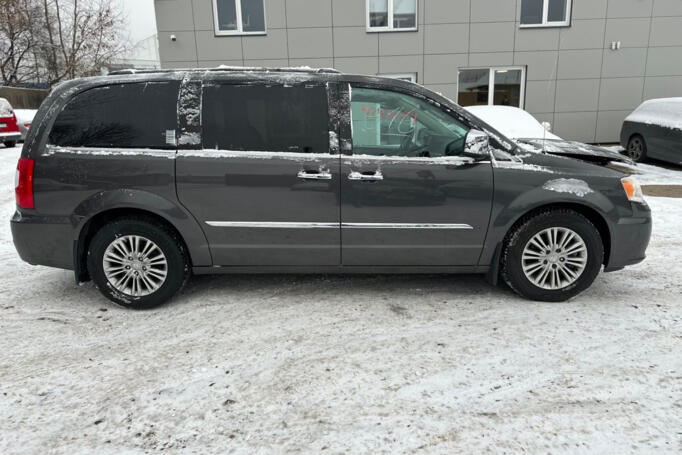 Chrysler Town & Country 5 generation [restyling]