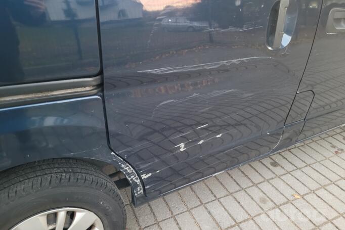 Nissan NV200 1 generation Combi minivan