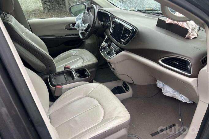 Chrysler Pacifica 2 generation Minivan