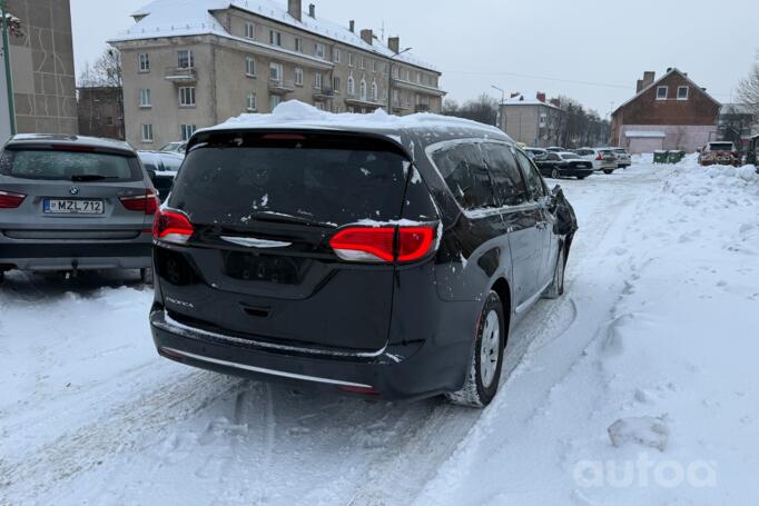 Chrysler Pacifica 2 generation Minivan