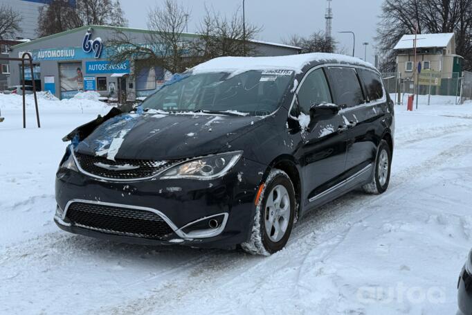 Chrysler Pacifica 2 generation Minivan