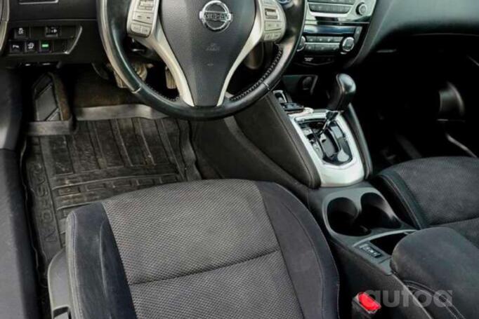 Nissan Qashqai 2 generation Crossover