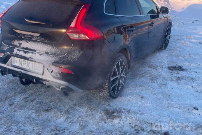 Volvo V40 2 generation Hatchback 5-doors