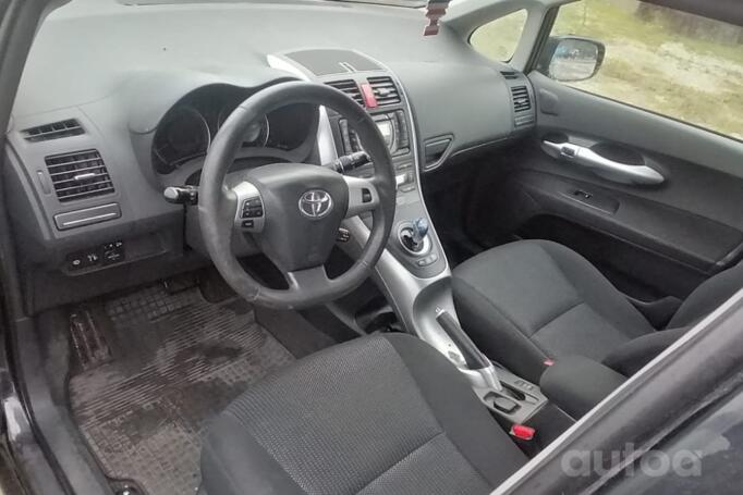 Toyota Auris 2 generation Hybrid hatchback 5-doors