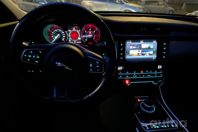 Jaguar XF X260 Sedan