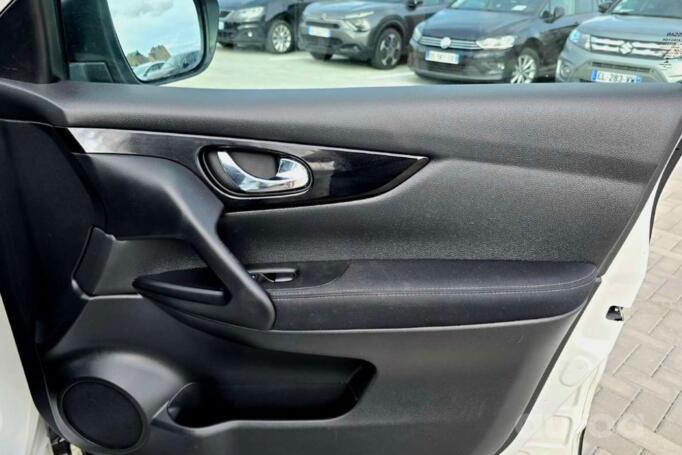 Nissan Qashqai 2 generation Crossover