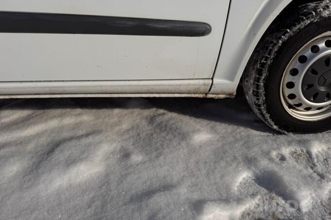Mercedes-Benz Vito W639 Minivan 4-doors