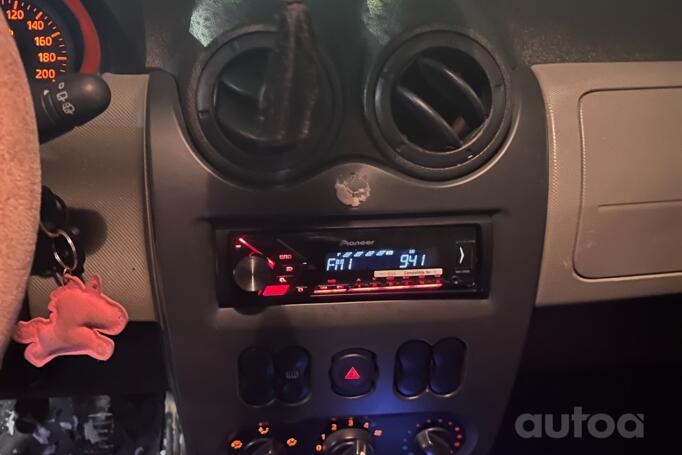 Dacia Sandero 1 generation Hatchback