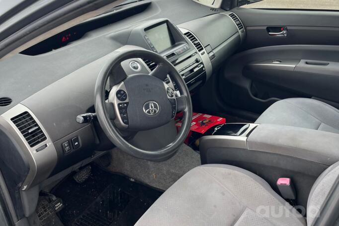 Toyota Prius 2 generation Hatchback