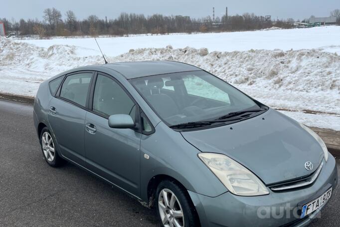 Toyota Prius 2 generation Hatchback
