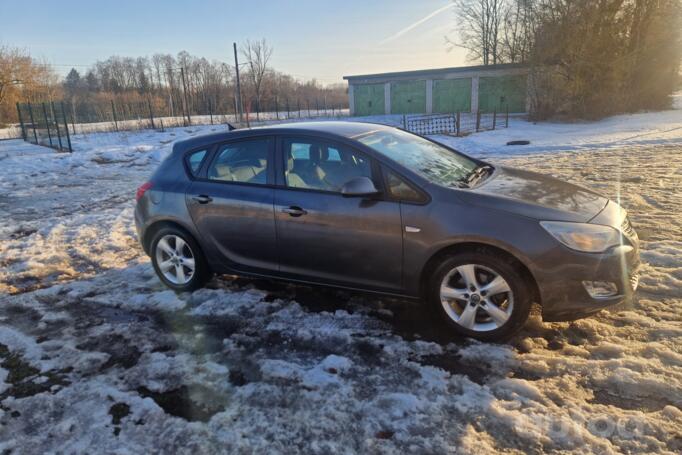 Opel Astra J [restyling] Hatchback 5-doors