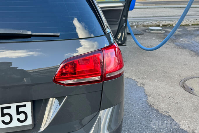 Volkswagen Golf 7 generation Variant wagon 5-doors