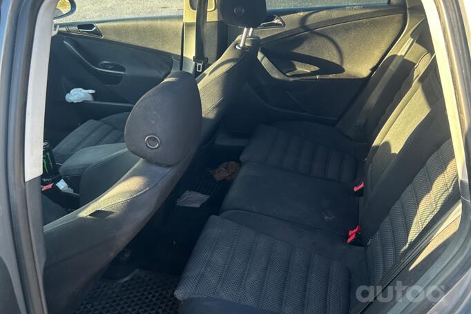 Volkswagen Passat B6 wagon 5-doors