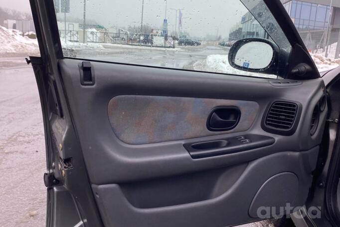 Renault Laguna 1 generation Liftback