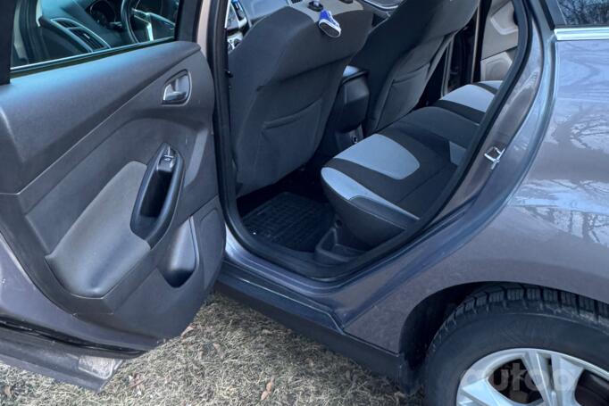 Ford Focus 3 generation wagon 5-doors