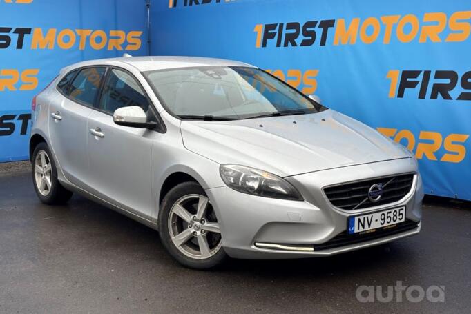 Volvo V40 2 generation Hatchback 5-doors