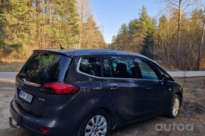 Opel Zafira C Tourer minivan