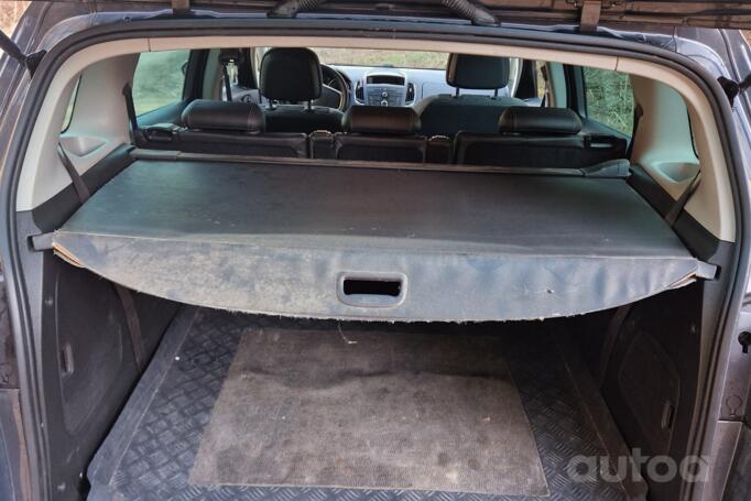 Opel Zafira C Tourer minivan