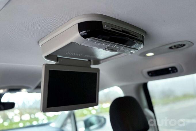 Chrysler Pacifica 2 generation Minivan