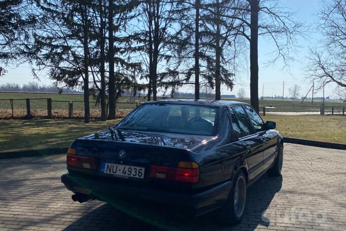 BMW 7 Series E32 Sedan