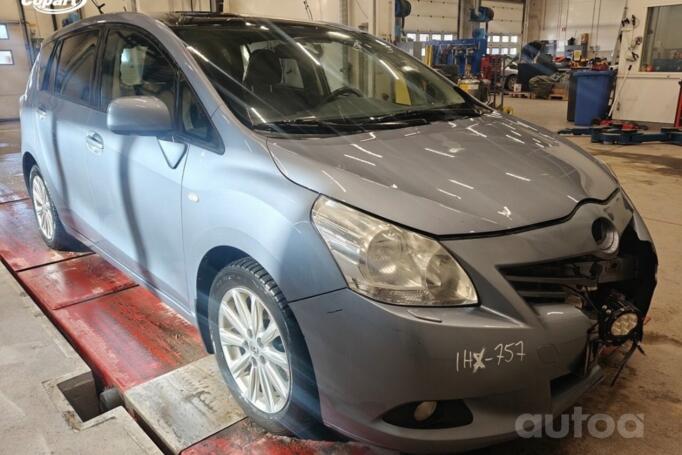 Toyota Verso 1 generation Minivan