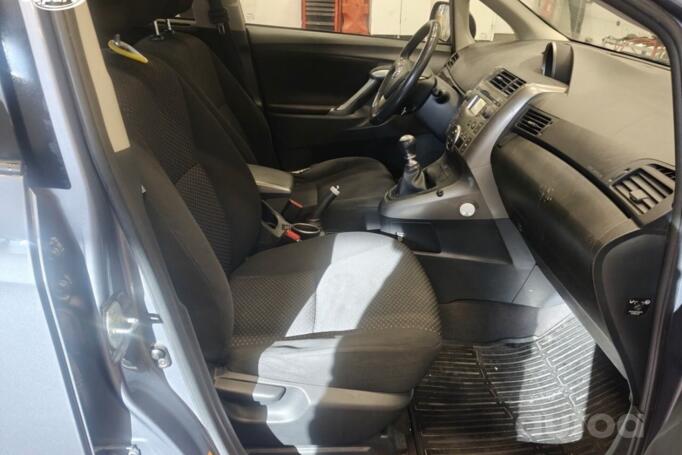 Toyota Verso 1 generation Minivan