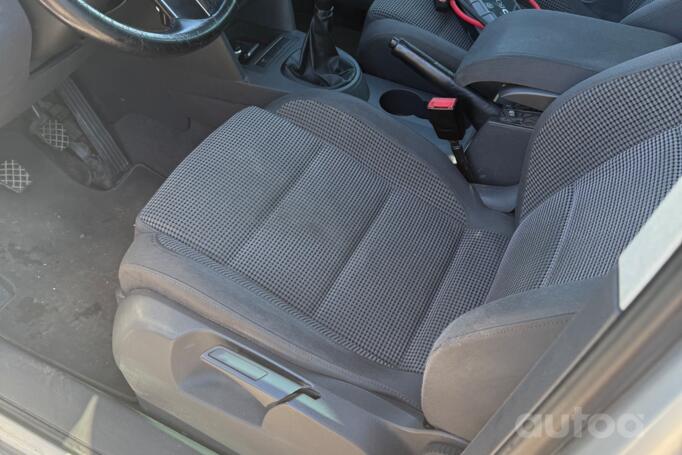 Volkswagen Touran 1 generation Minivan