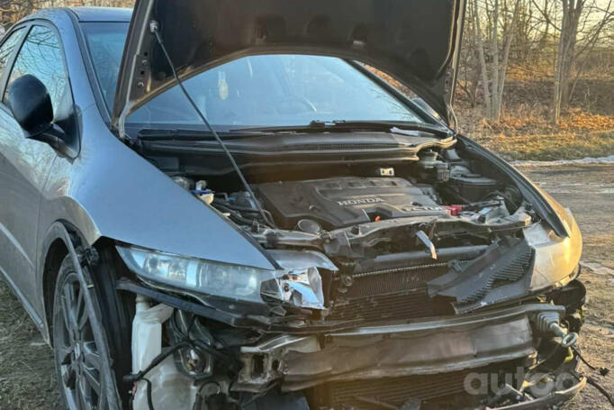 Honda Civic 8 generation Hatchback 5-doors