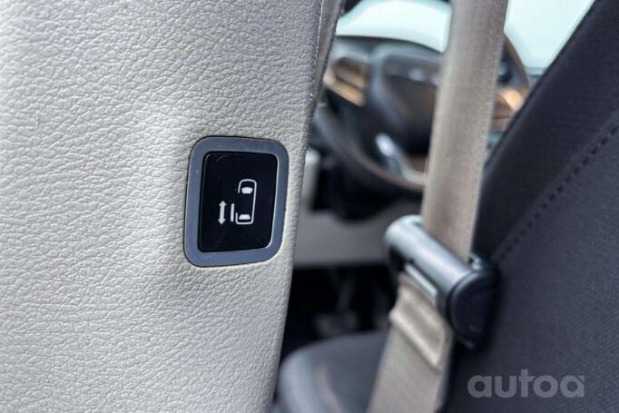 Chrysler Pacifica 2 generation Minivan