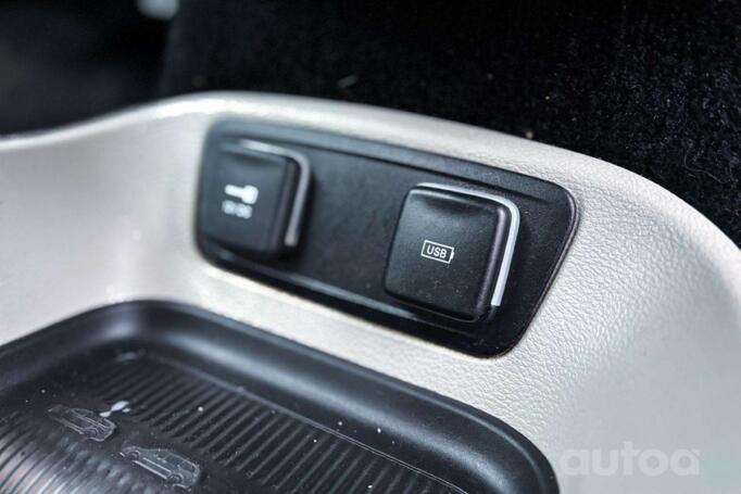 Chrysler Pacifica 2 generation Minivan