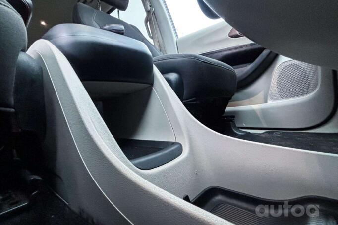 Chrysler Pacifica 2 generation Minivan