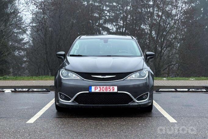 Chrysler Pacifica 2 generation Minivan