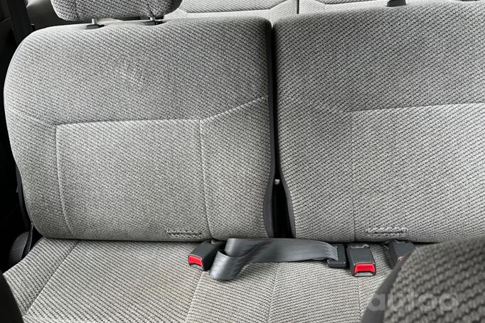 Mitsubishi Space Wagon 2 generation