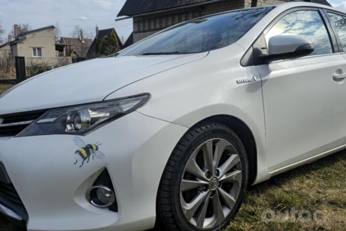 Toyota Auris 2 generation Hybrid hatchback 5-doors