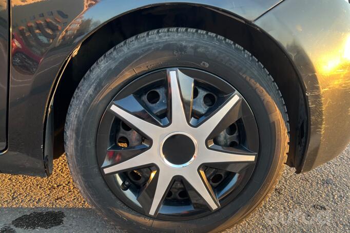 Toyota Yaris 2 generation