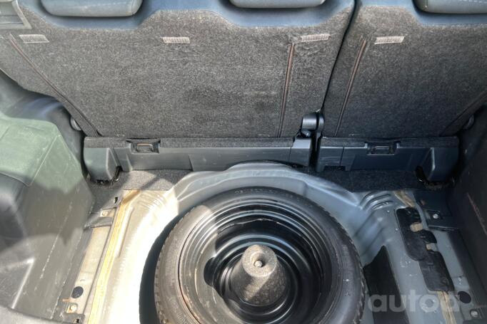 Toyota Yaris 2 generation